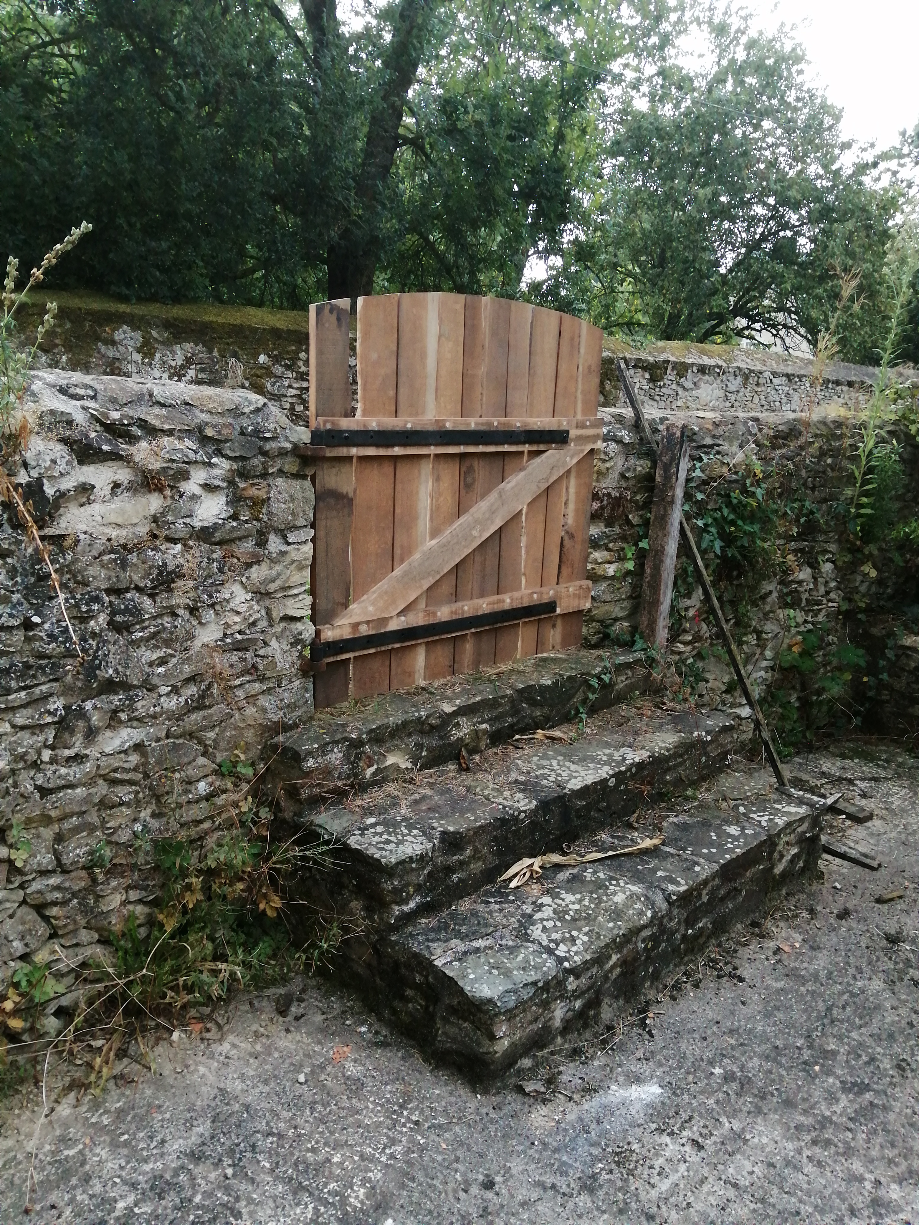 Portillon bois et aménagement extérieur sur mesure Cap’Orme Construction Bois