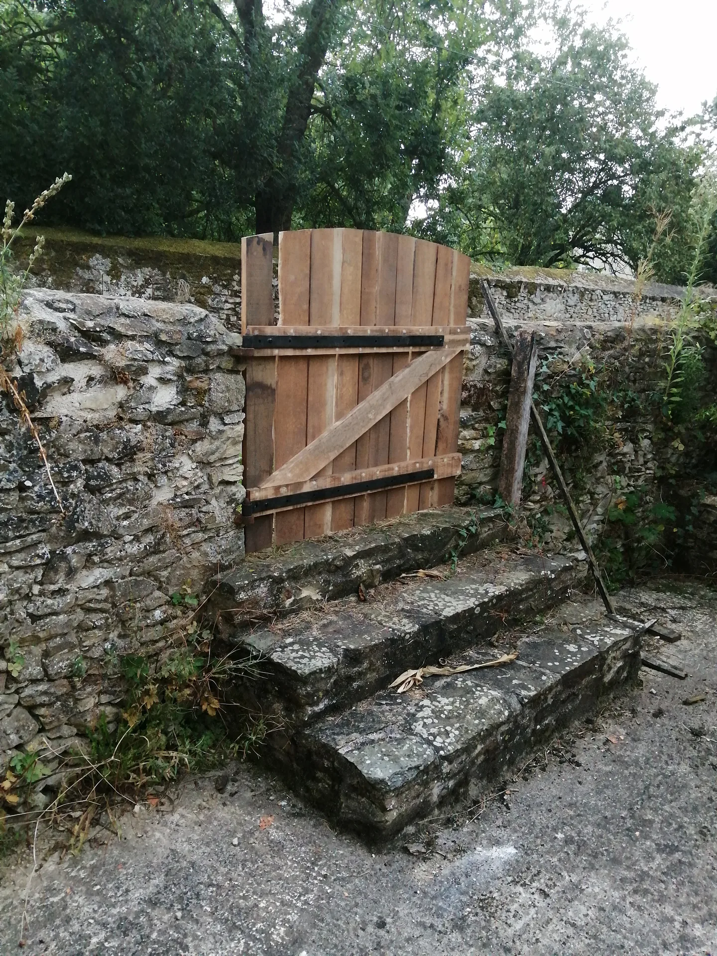 Portillon bois et aménagement extérieur sur mesure Cap’Orme Construction Bois